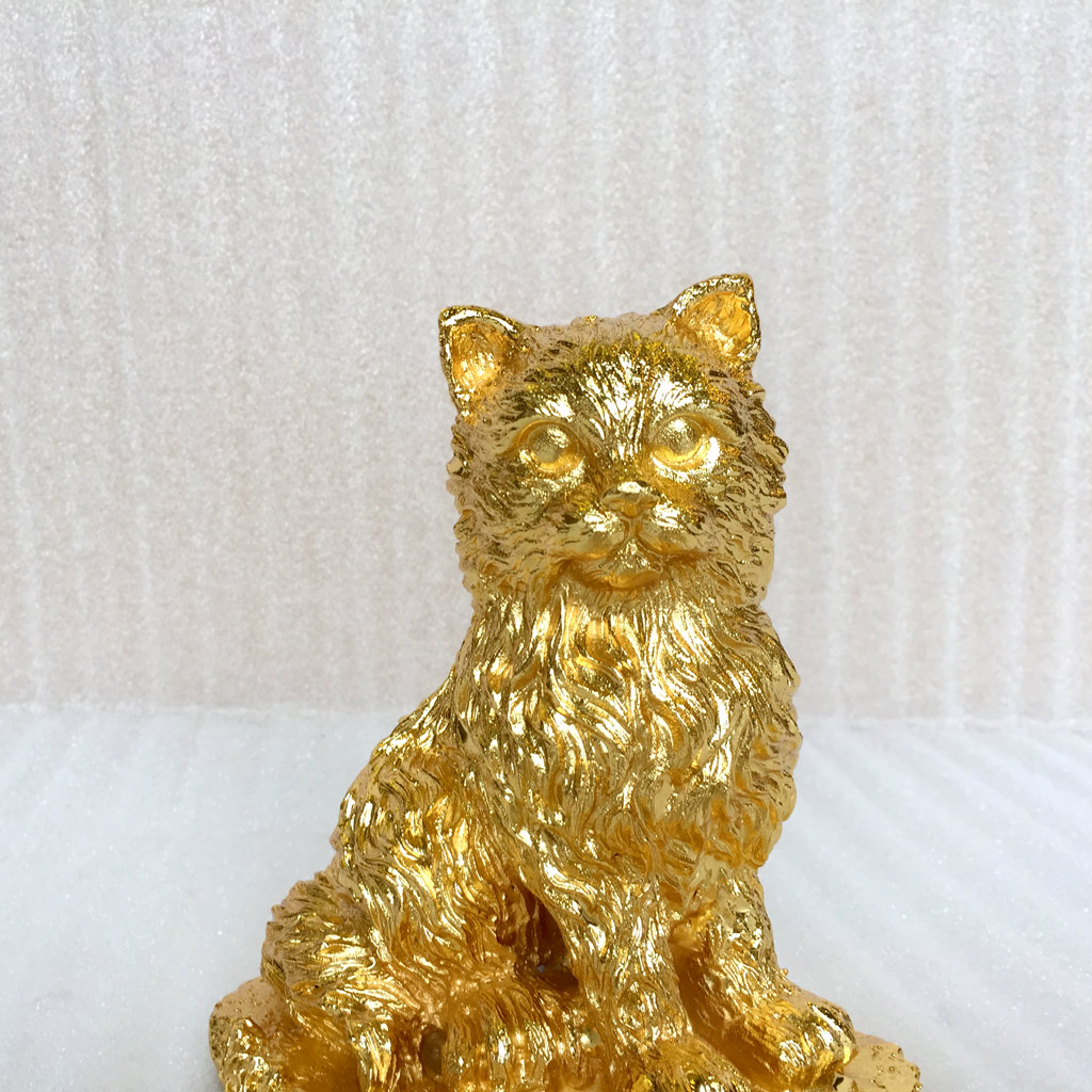 Tượng mèo mạ vàng bằng đồng mang lại nhiều ý nghĩa đẹp đẽ về phong thủy